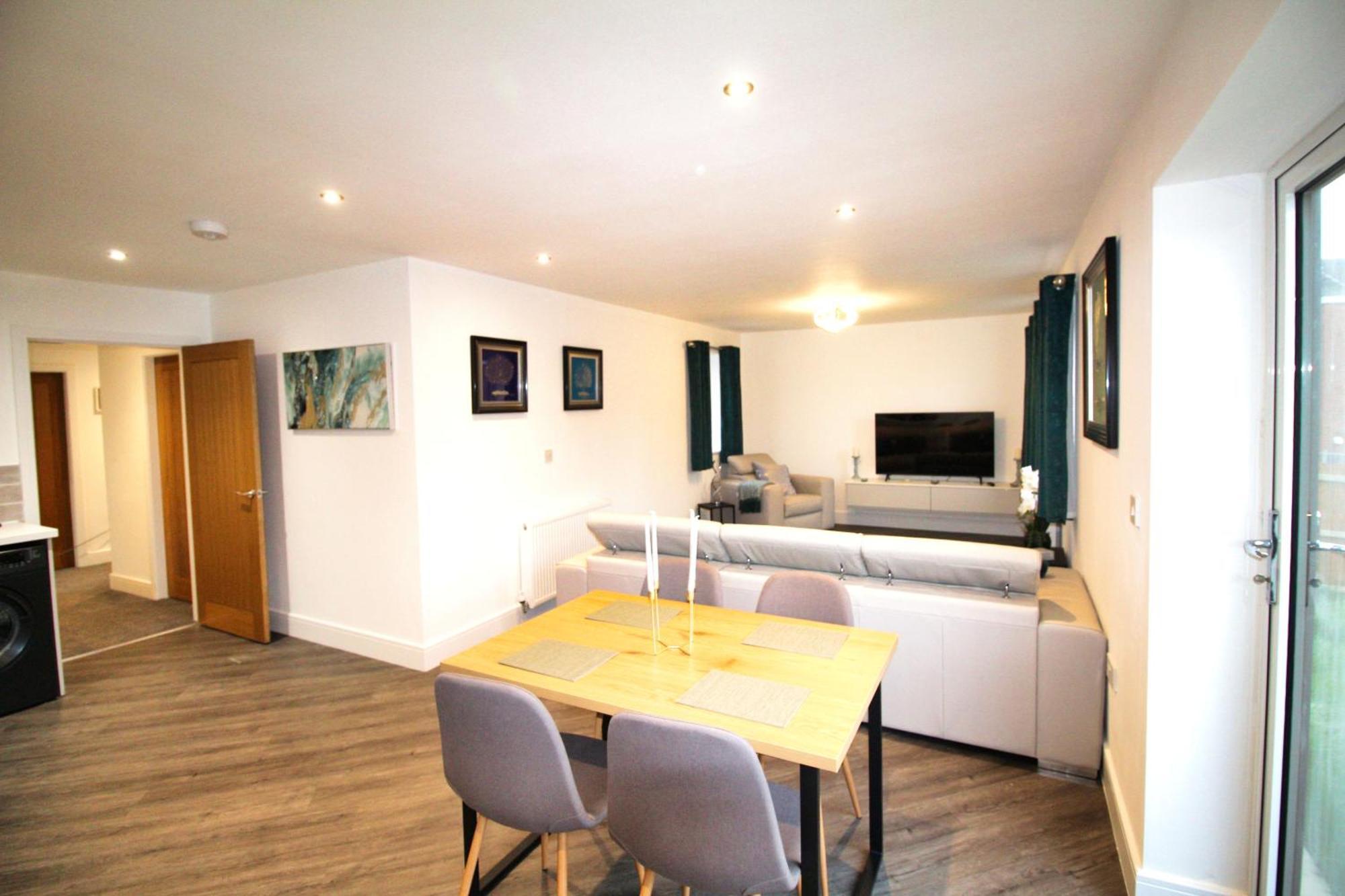 Rotherham - Rawmarsh - Great Customer Feedback - 2 Bed Bungalow - New Build - High End Furnishings - Wheel Chair Accessible - Large Enclosed Garden - Dog Friendly Exterior foto