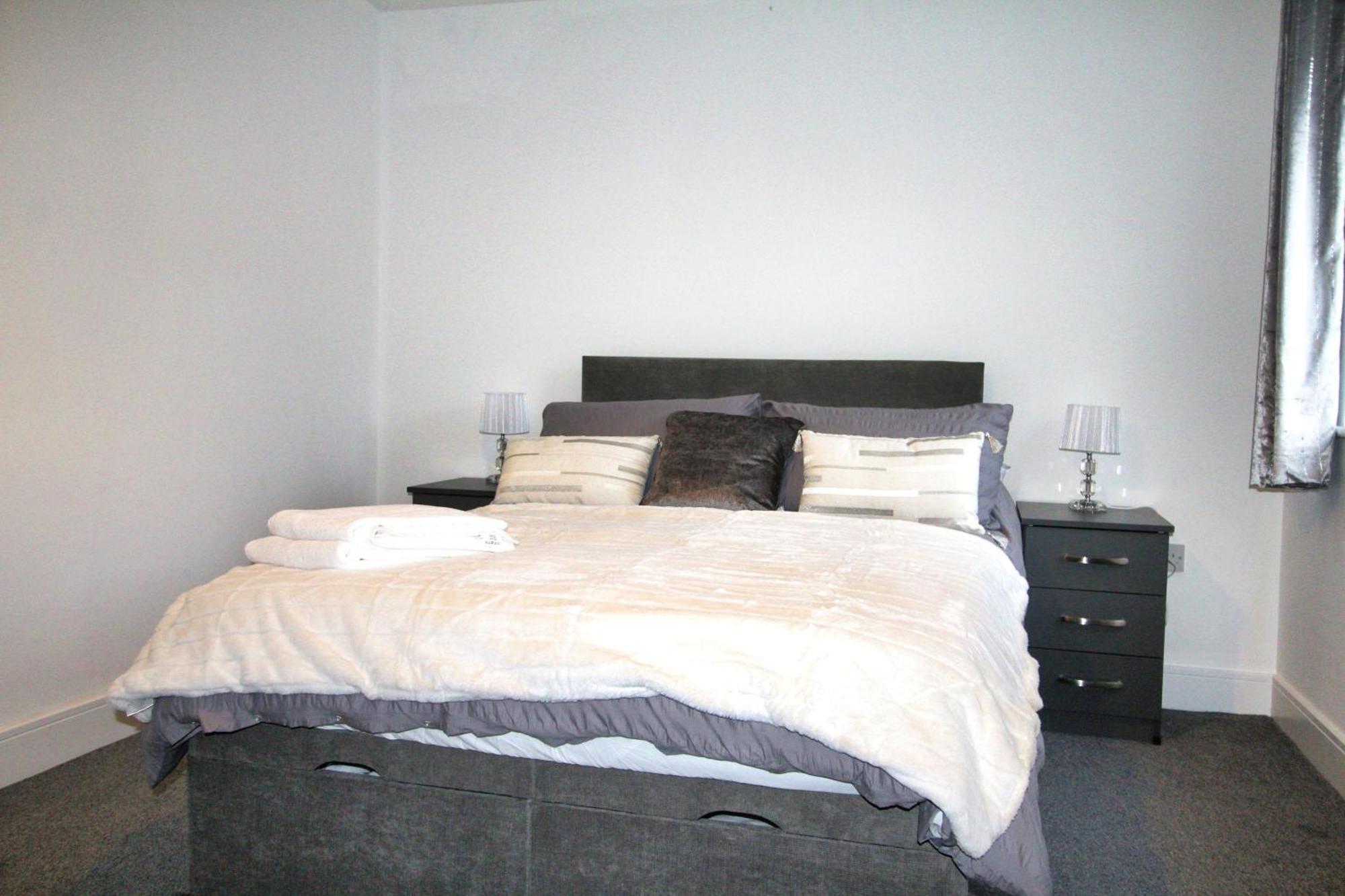 Rotherham - Rawmarsh - Great Customer Feedback - 2 Bed Bungalow - New Build - High End Furnishings - Wheel Chair Accessible - Large Enclosed Garden - Dog Friendly Exterior foto