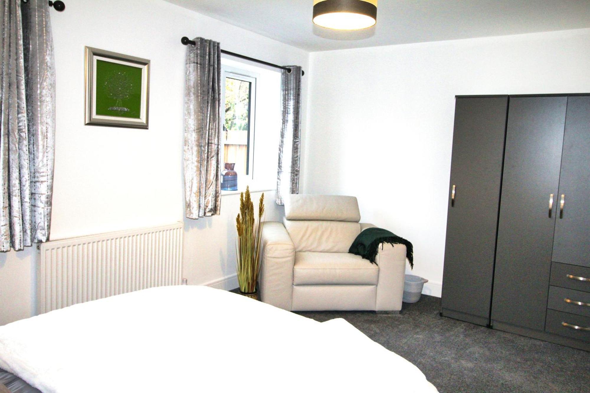 Rotherham - Rawmarsh - Great Customer Feedback - 2 Bed Bungalow - New Build - High End Furnishings - Wheel Chair Accessible - Large Enclosed Garden - Dog Friendly Exterior foto